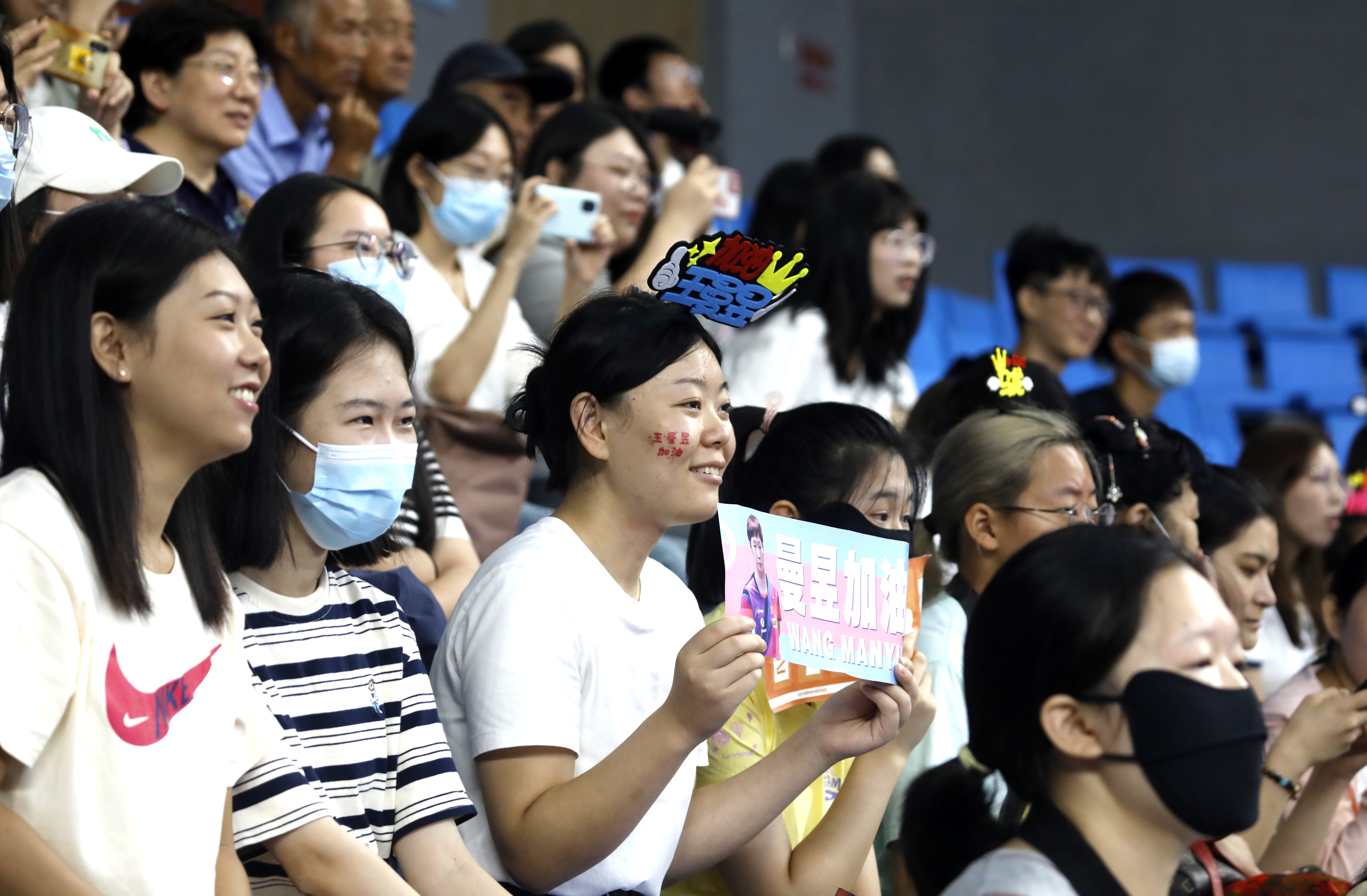 英格兰女足备战奥运会，全队备战兴致勃勃