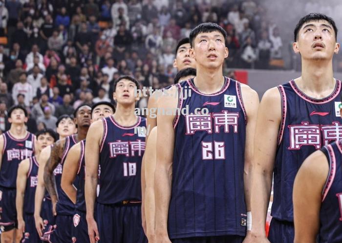 广东男篮轻松击败对手，领跑赛季