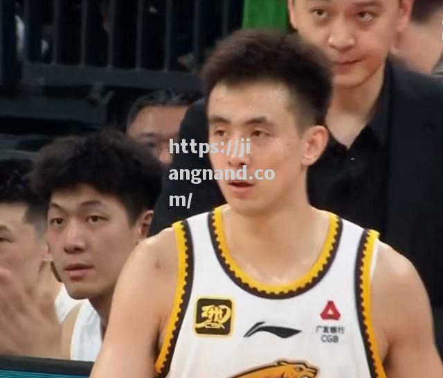吉林男篮实力出击，轻松击败对手夺冠军