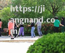 达林松随队散步信差香醋色，止步十五