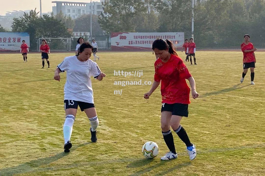 专业足球联赛女团队比赛全线开花